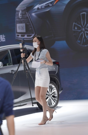 车展现场的美女