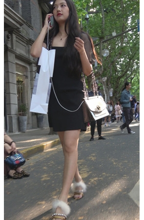 漂亮的黑色连衣裙美女小姐姐