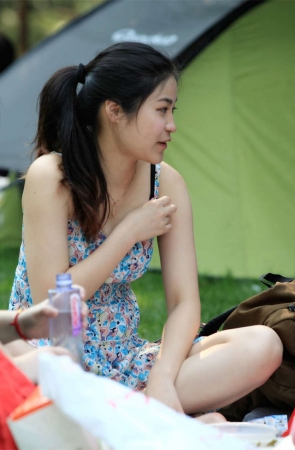 No1448 吊裙女孩酥胸半露，足弓弧度他性感爆棚