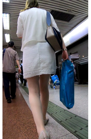 白裙美女