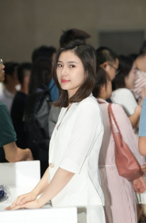 白色套装裙 [107P-2.08GB]