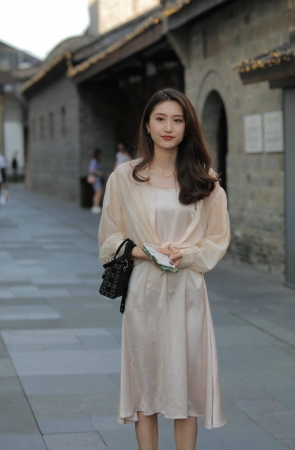 丝质连衣裙女神 [36P-258MB]