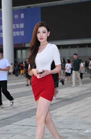 亮眼红裙 [107P-1.82GB] 