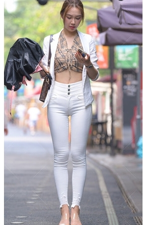 （视频）白色紧身裤小姐姐[10.67G/MP4]