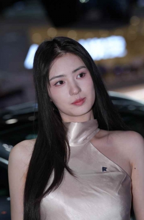  长裙气质周周酱 [126P1V-3.26GB]