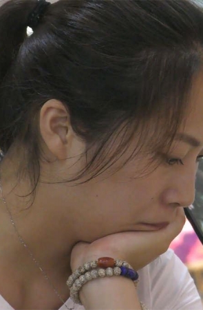 优雅的少妇，脚丫动作格外挑逗