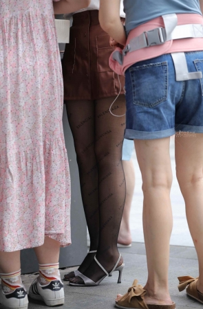 【街拍心灵】巴黎世家美tui凉街拍高跟