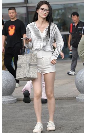 白嫩美腿小姐姐(75P)