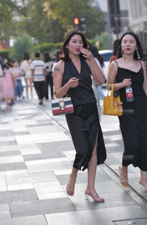 吃东西的美女**