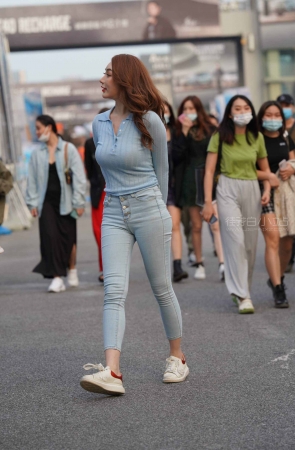 性感的紧牛蜜桃臀美女 2