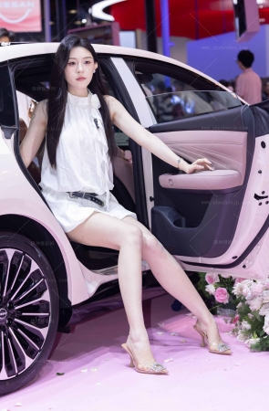 LB019-57P 成都车展之日产美腿女主播 10P