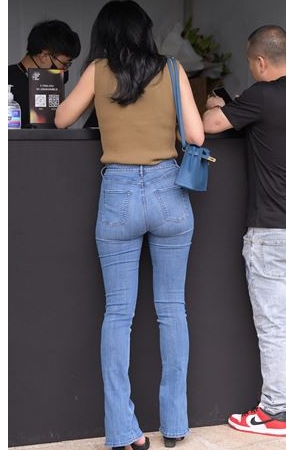 丰腴的牛仔美熟(83P)