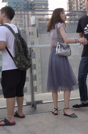 两位美女美足特写