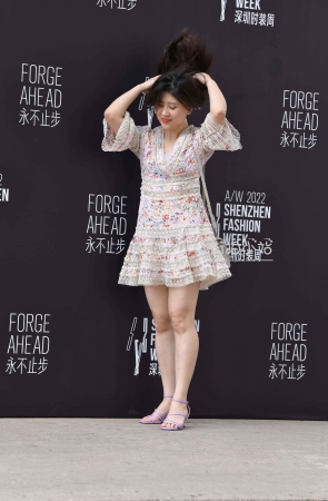 深圳时装周—紫色凉高跟鞋