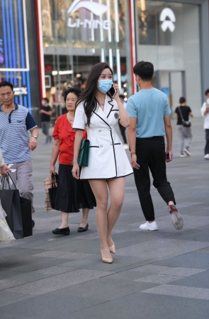 2199-5+180/爱穿丝袜的少妇