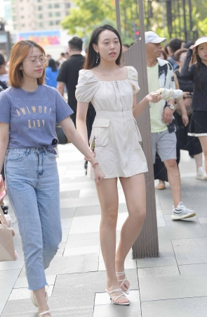 潇洒洒脱的活泼女人/231223-6-28 14P