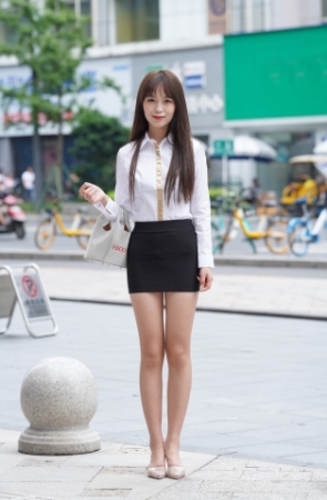 制服长腿美女
