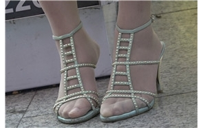 4K – 清秀的凉高肉色丝袜姑娘 [4.22 GB/MP4]