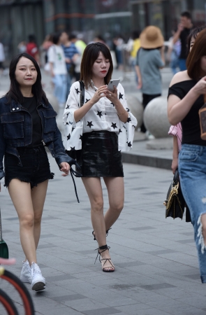 短裙美女