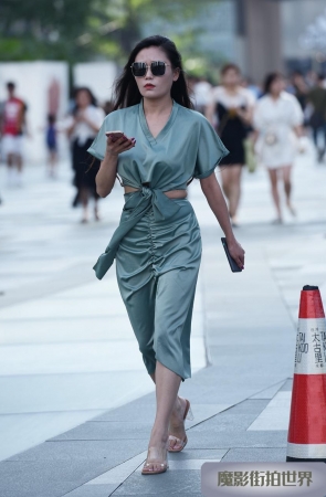 戴墨镜的美女3A4110[780M]