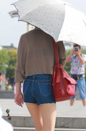 诱惑的露腰小热裤紧臀