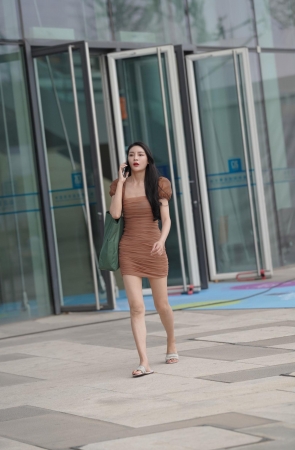 短裙美眉