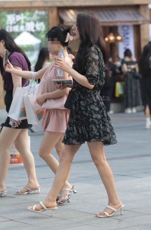 气质街拍少妇