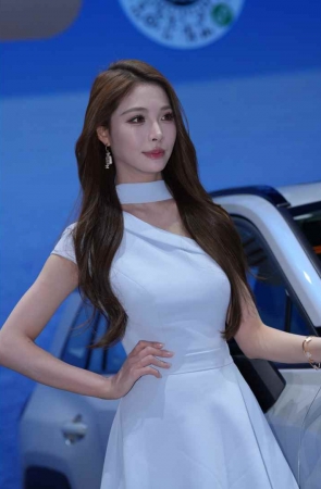 蓝色长裙小夏baby [50P-918MB]