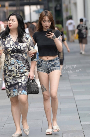 23531-2=122√穿这么紧，真的舒服吗【套图➕视频】 15P