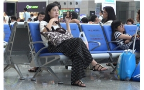 4K – 斑点群美眉 [1.75 GB/MP4]