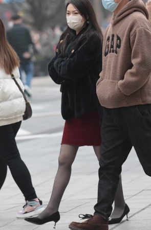 黑丝街拍高跟shaofu