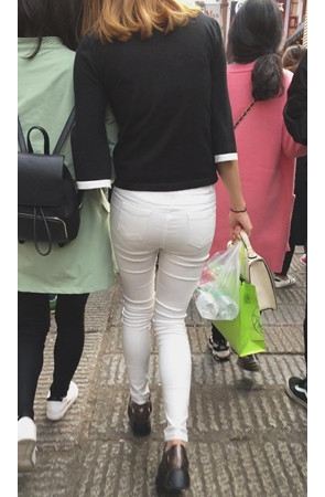 白裤紧身妹子