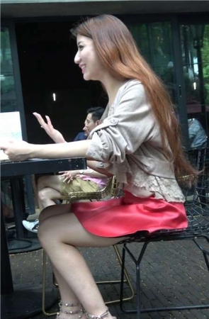 4K – 极品气质红色连衣裙街拍美腿气质美女第二集[1.18 GB]