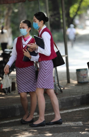 【街拍心灵】街拍空姐肉丝高跟美腿去上班