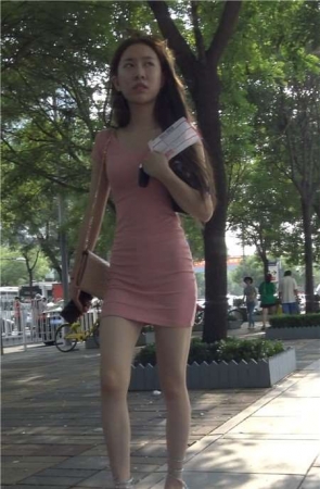 4K – 极品苗条身材街拍高颜值粉色包臀裙美女姐姐 [864 MB]