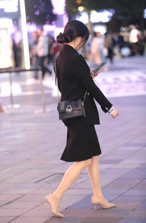 街拍肉丝高跟shaofu