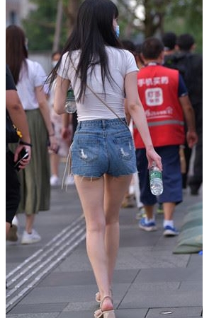 热裤牛仔美女(69P)