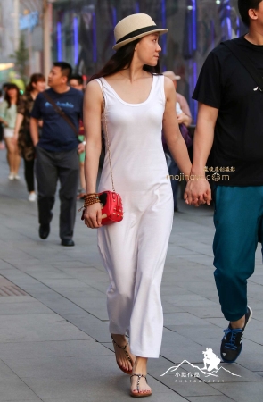 第635篇白裙气质少妇 —-9P