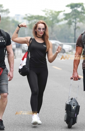 T型紧身裤 健身使人充满激情