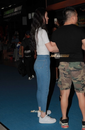 B53、展会偶遇的丰腴