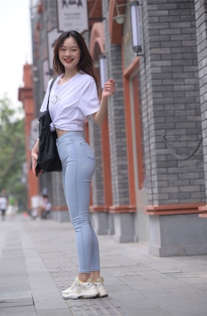 魂魂模拍作品 – 又遇一字马