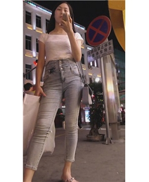 苗条小清新性感美女，胸部以下全是腰 [648 MB]