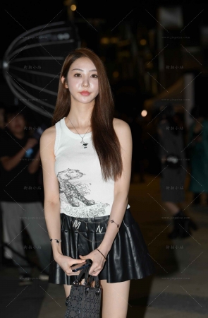 皮短裙美腿时尚靓女 【图片➕视频】