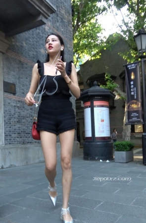 4K – 性感街拍热裤大长腿美女 [0.99 GB/MP4]