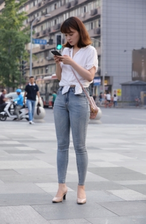 铅笔紧牛，短发小姐姐