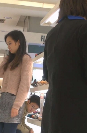 大眼MM一双晶莹剔透的雪白玉足