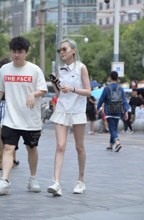 运动鞋小姐姐
