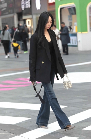 气质街拍高跟少妇