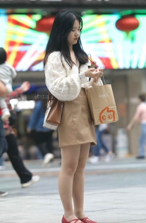 街拍肉丝妹子