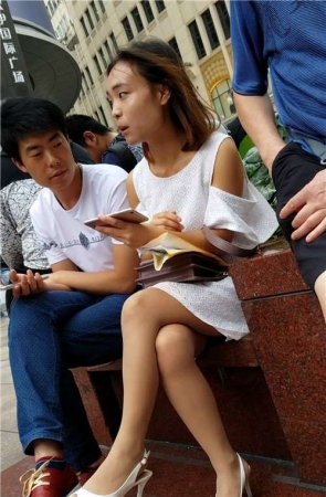 4K – 连衣裙，鱼嘴高跟，丝袜美腿连衣裙小姐姐 [843 MB/MP4]